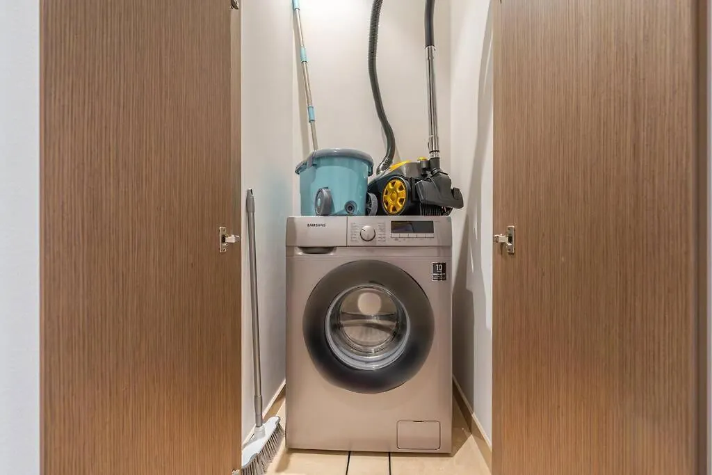 4Min To Dubai Mall - Pool Access - King Bed 0*,  Egyesült Arab Emírségek