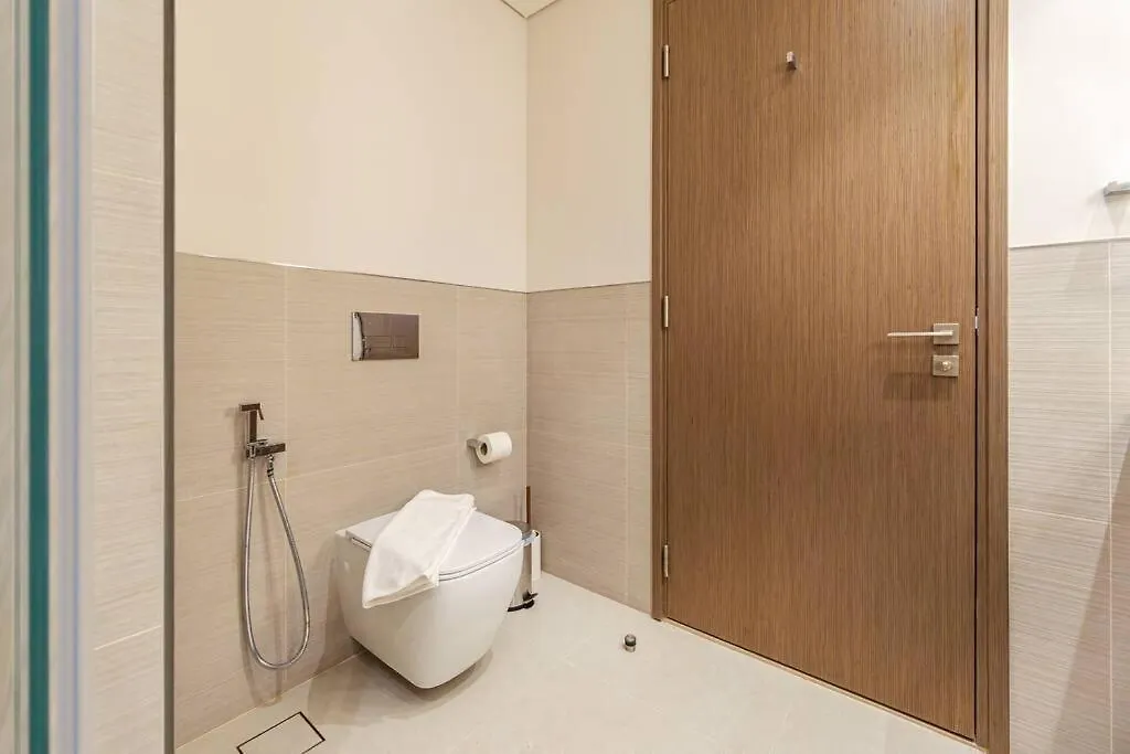 4Min To Dubai Mall - Pool Access - King Bed Apartment