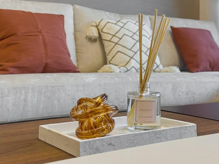 4Min To Dubai Mall - Pool Access - King Bed