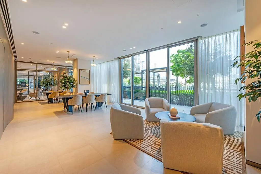 4Min To Dubai Mall - Pool Access - King Bed Apartment
